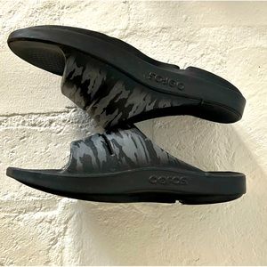 Oofos Back/Gray Camo Slides